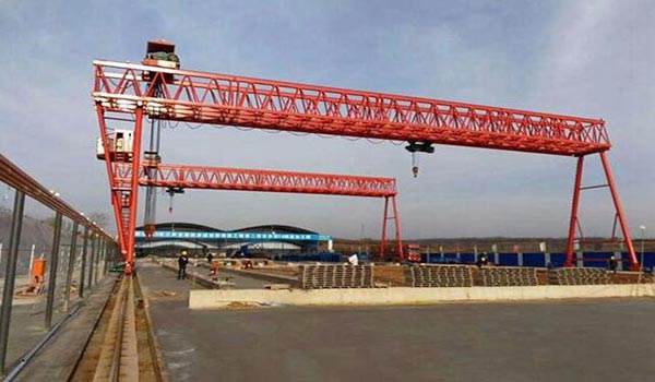 四川遂寧龍門(mén)吊出租公司 32噸龍門(mén)吊